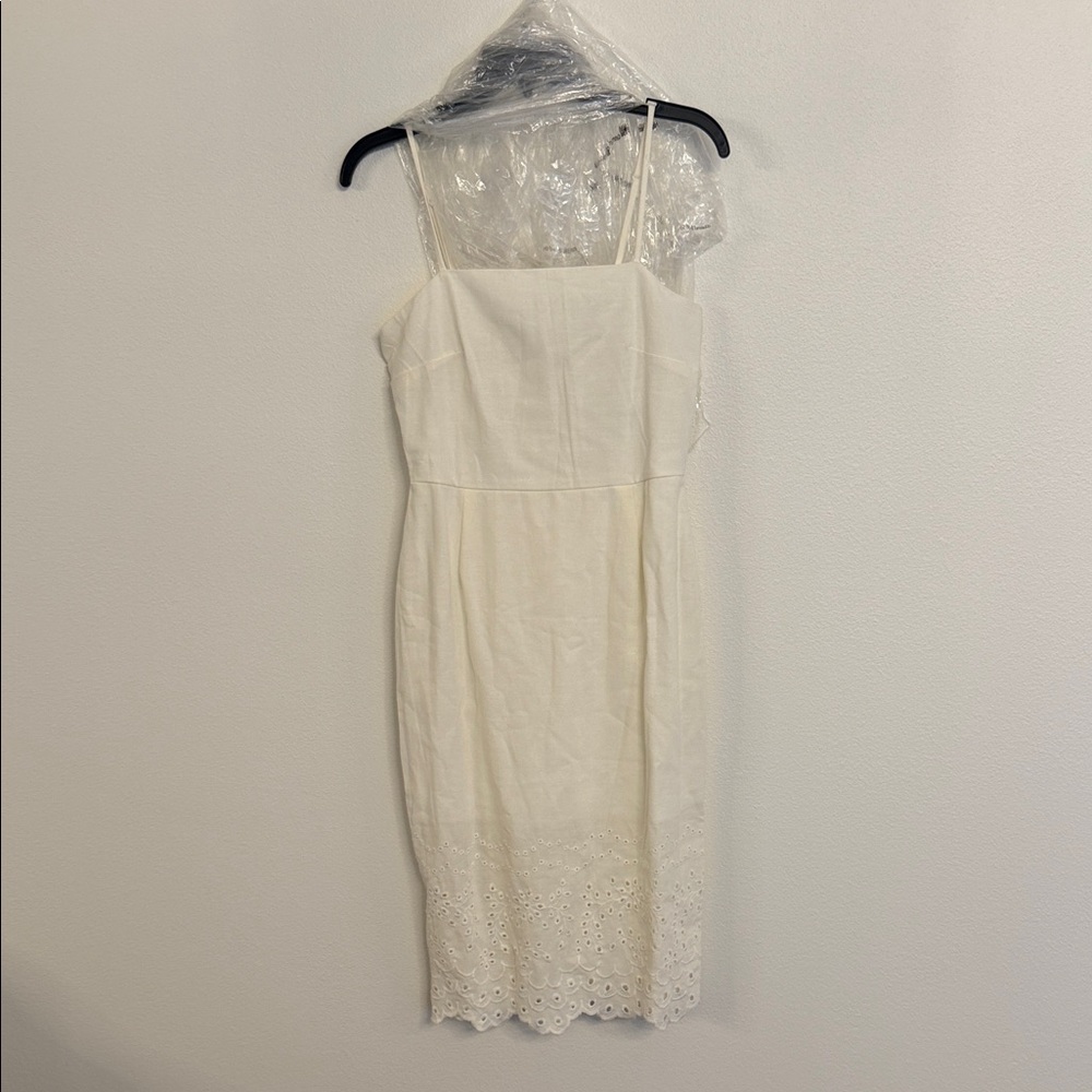 Elegant White Sleeveless Dress